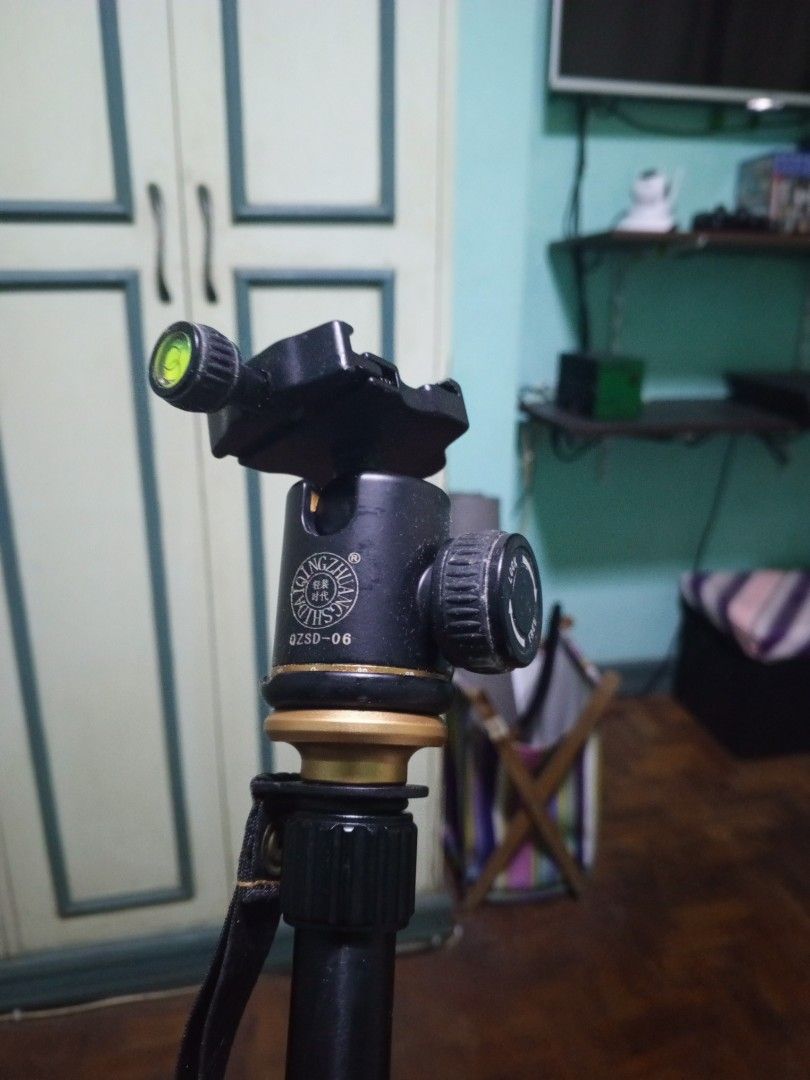 Travel tripod for DSLR. Ball head type (Category: Tripods & Monopods) located in Quezon City. Submitted by admpnv (Listing ID 1291299235, Image 3). Description: Imported Tripod for DSLR camera, sturdy and windproof. for professional used. Perfect for travel and landscape photography. Bigay ko reflector ko, all bought from Dubai. former ofw here RFS: Already quit photography. Call or text 09619924552.
