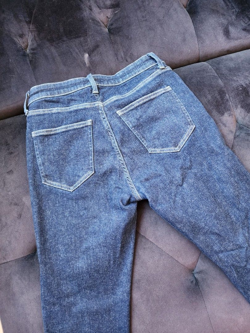 Uniqlo Jeans (Slim Fit) (Category: Jeans) located in Makati City. Submitted by ejsgmd (Listing ID 1291266796, Image 3). Description: Very good condition. Waist: 29in (73cm) Length: 36 in Within Metro Manila only DF to be shouldered by buyer MOP: Gcash RFS: I've outgrown it.