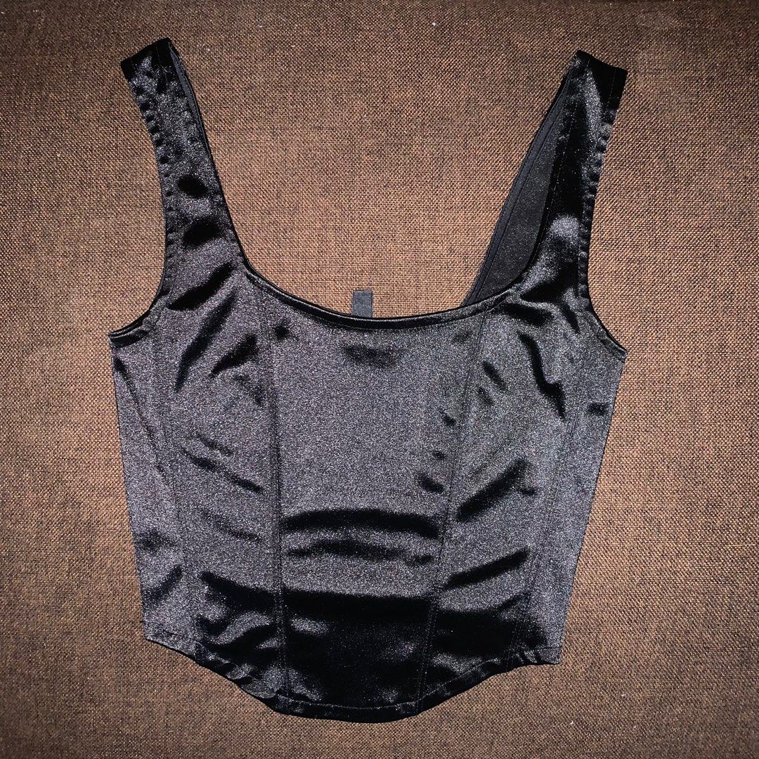 Velvet Black Corset Top (Category: Sleeveless) located in Manila. Submitted by baericart (Listing ID 1291291077, Image 2). Description: Stretchable, best fit on xsmall to small .