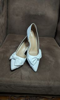 White leather shoe 👠