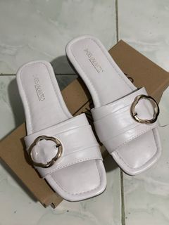 White Sandals- Shoes Unlimited