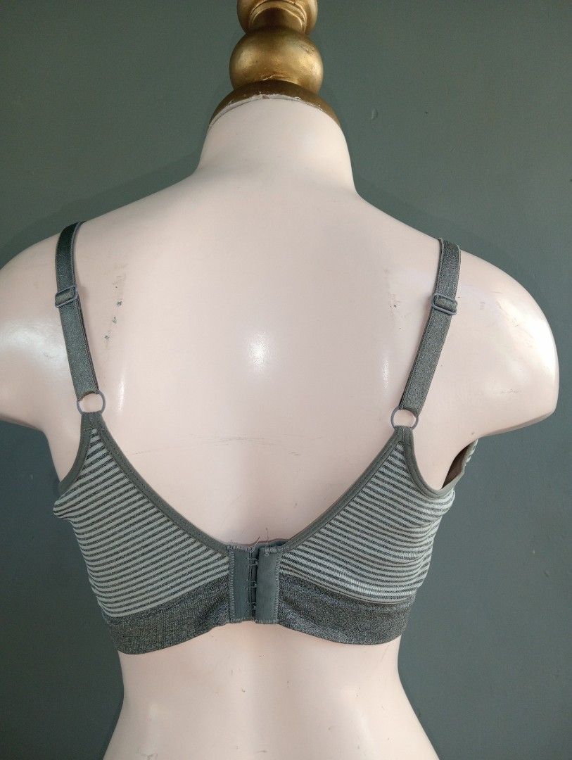 XL GILLIGAN & O'MALLEY nursing bra nonwire, Women's Fashion, Undergarments  & Loungewear on Carousell