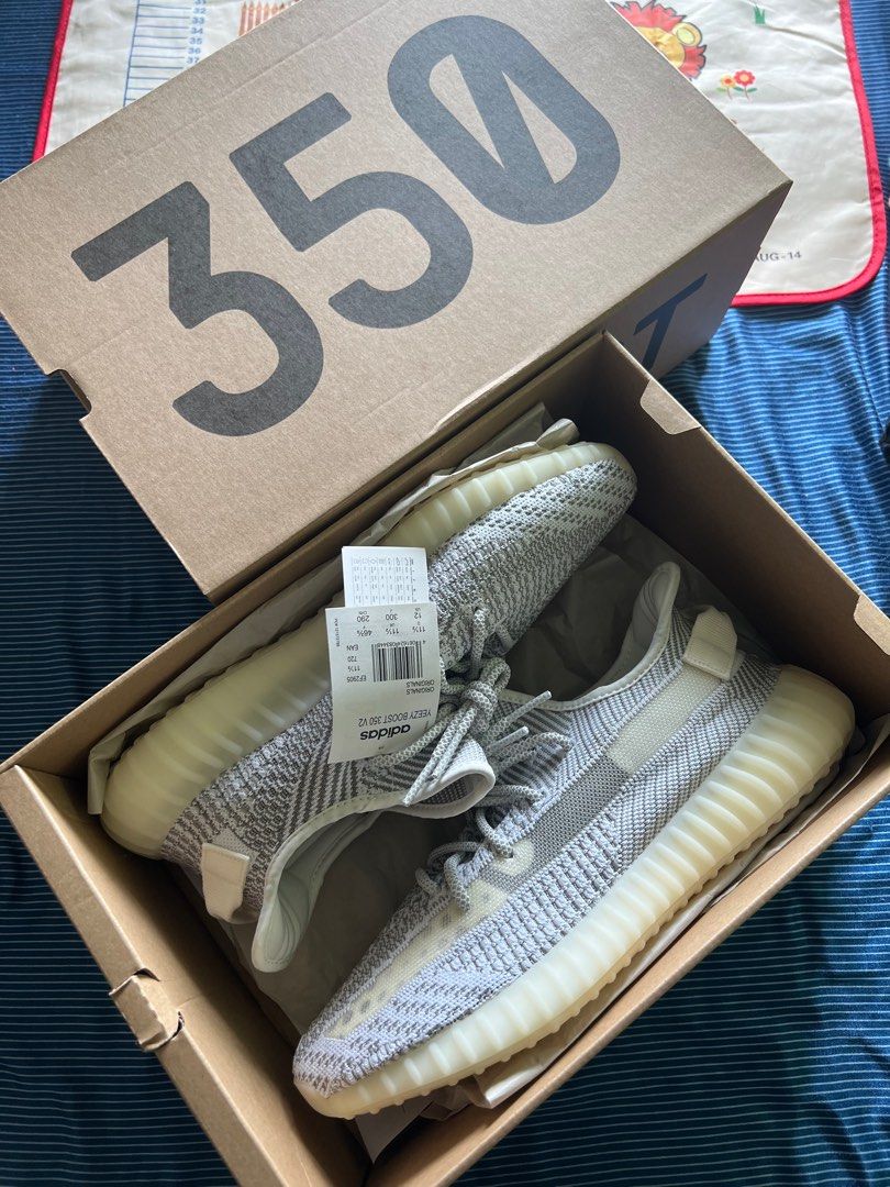 Yeezy 350 static non reflective US12, 男裝, 鞋, 波鞋- Carousell