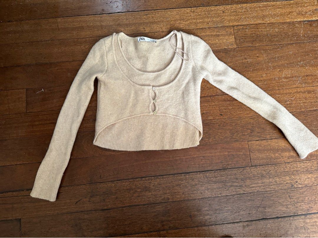 Zara cropped knitted set (Category: Longsleeves) located in Quezon City. Submitted by krishagee (Listing ID 1291211512, Image 1). Description: best fits xs to s.