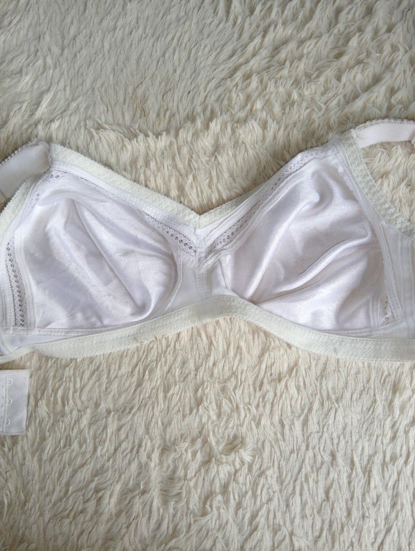 40b Playtex bra not padded nonwire, Women's Fashion, Undergarments &  Loungewear on Carousell