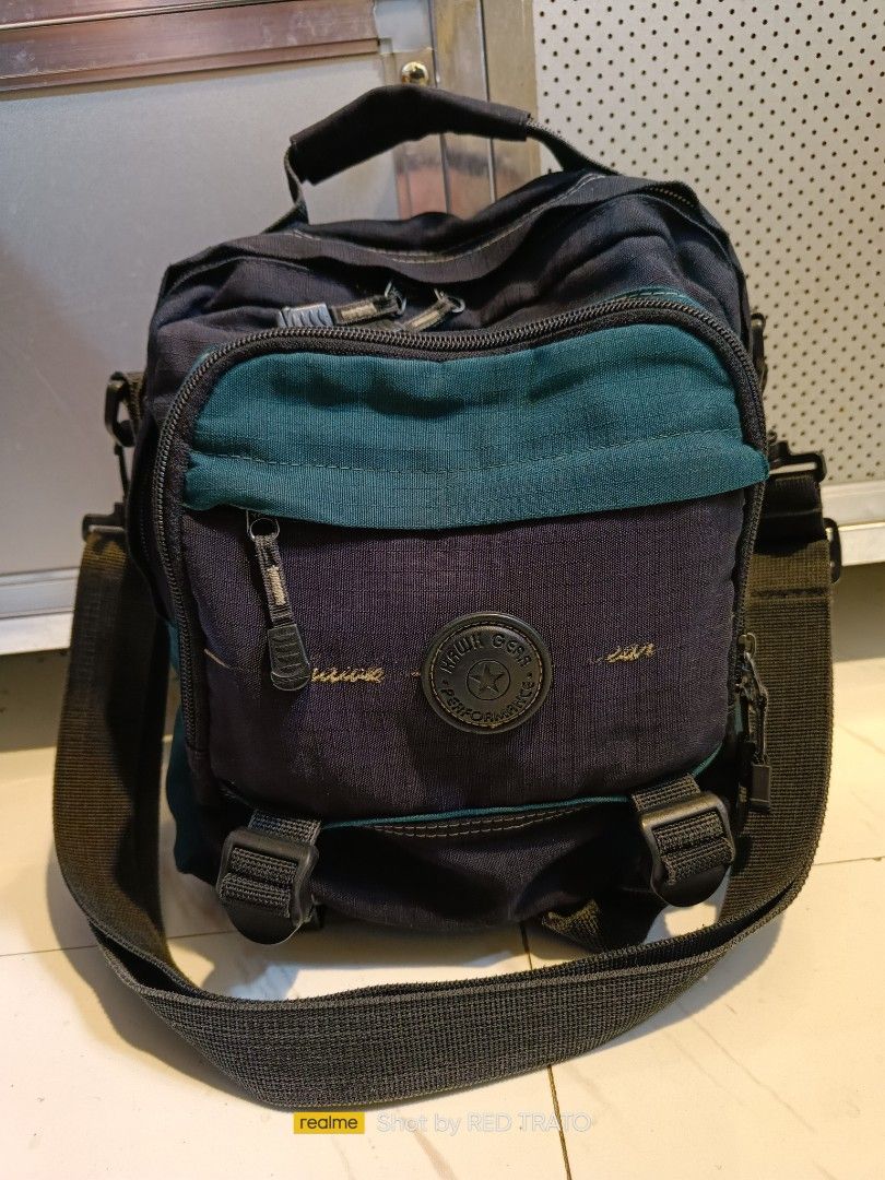 💯 Hawk cross body sling bag (Category: Sling Bags) located in General Mariano Alvarez. Submitted by randzwurkz85264 (Listing ID 1291500982, Image 3). Description: Original Hawk cross body sling bag.