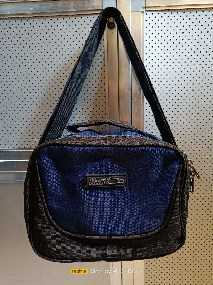 💯 Hawk Horizontal cross body Sling bag (Category: Sling Bags) located in General Mariano Alvarez. Submitted by randzwurkz85264 (Listing ID 1291501615, Image 1). Description: Original Hawk Horizontal cross body sling bag.