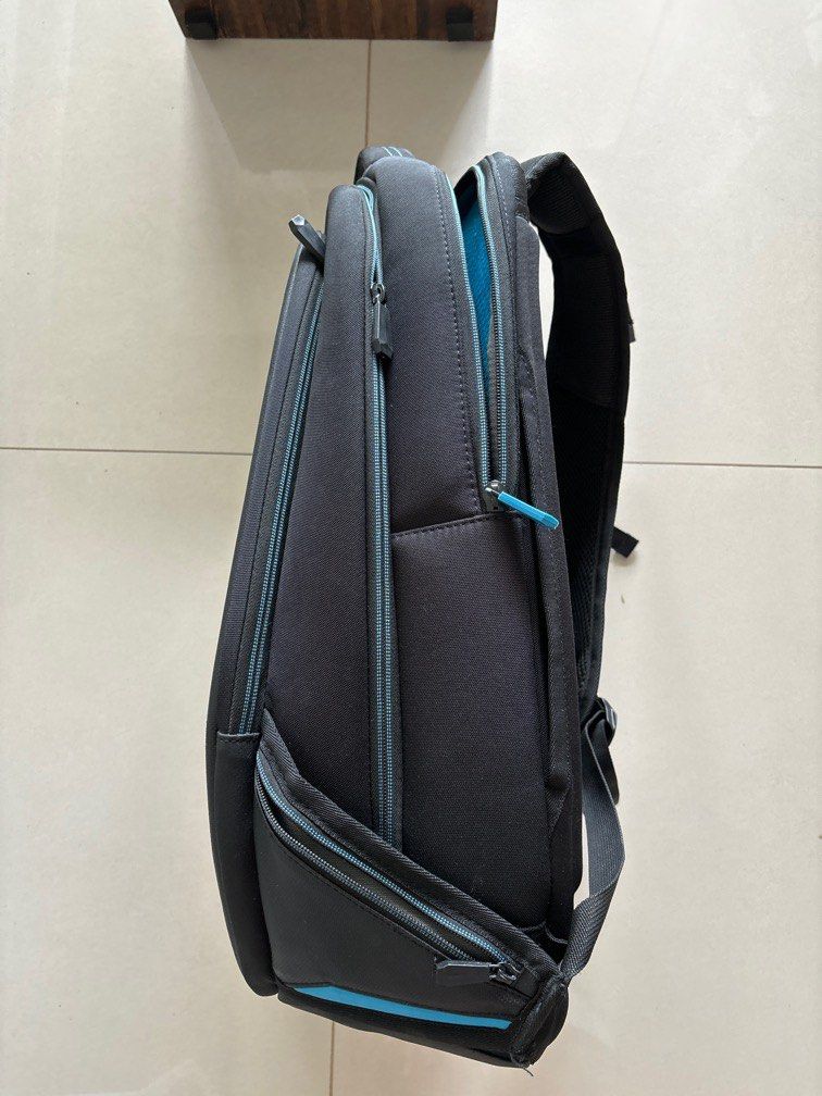 Alienware 17” backpack (Category: Backpacks) located in Singapore. Submitted by 30mar (Listing ID 1291401062, Image 3). Description: Almost new.