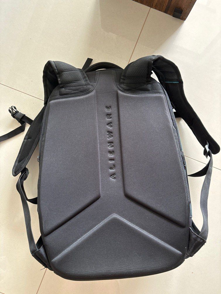 Alienware 17” backpack (Category: Backpacks) located in Singapore. Submitted by 30mar (Listing ID 1291401062, Image 2). Description: Almost new.