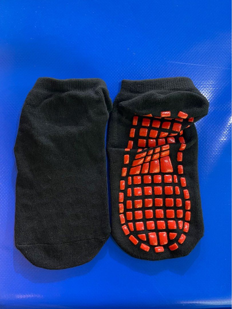 Boys anti slip/ grip socks (1 Pair) Mixed Assorted Designs