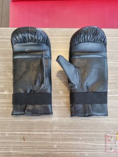 Boxing gloves lonsdale
