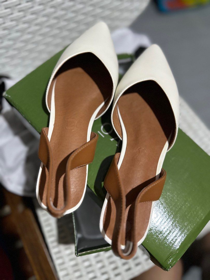 White sandals (Category: Flats & Sandals) located in Iloilo. Submitted by krissy10 (Listing ID 1291482371, Image 2). Description: Bought online- Oak @ P2800 Used Not my size - label S9 but a but tight. Fit for S8 .