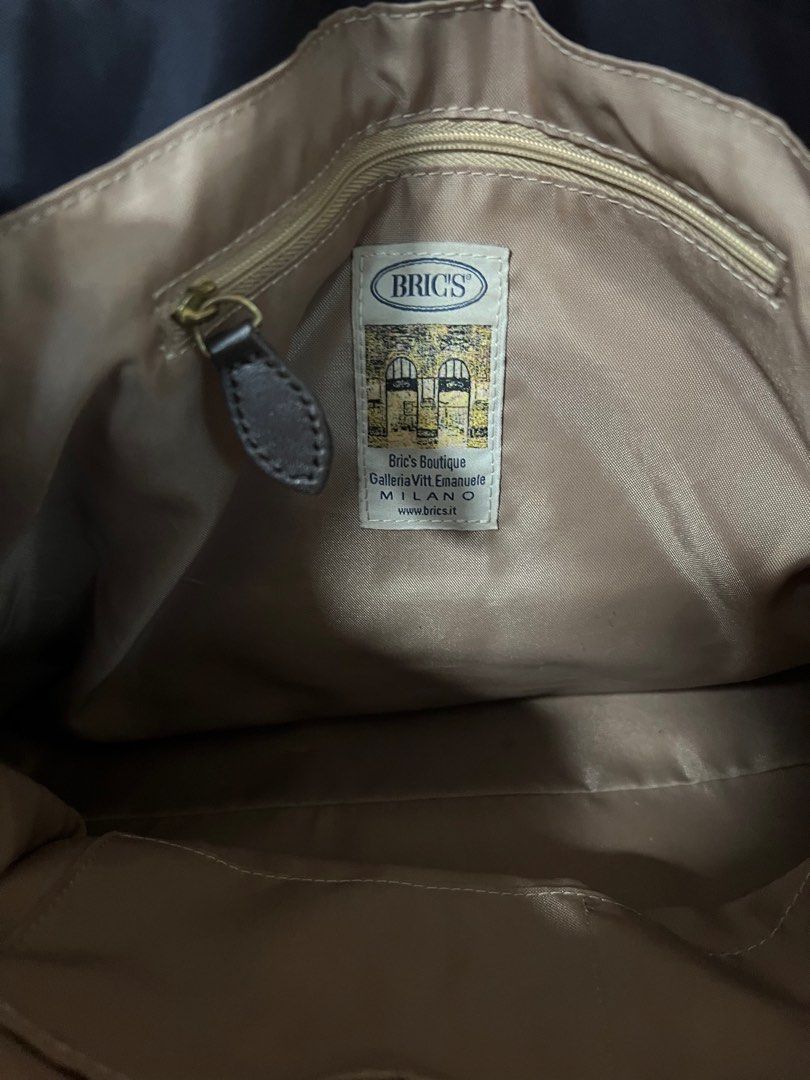 Bric’s Milano Navy Tote (Category: Tote Bags) located in Quezon City. Submitted by actank (Listing ID 1291377660, Image 2). Description: Barely used. With leather handles and gold hardware With care card Versatile navy and black color .