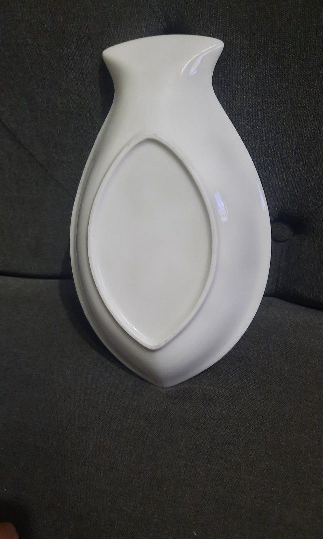 Ceramic fish shaped plater 11x6" (Category: Dinnerware & Cutlery) located in Manila. Submitted by luckycharm_215 (Listing ID 1291474490, Image 3). Description: ceramic white.