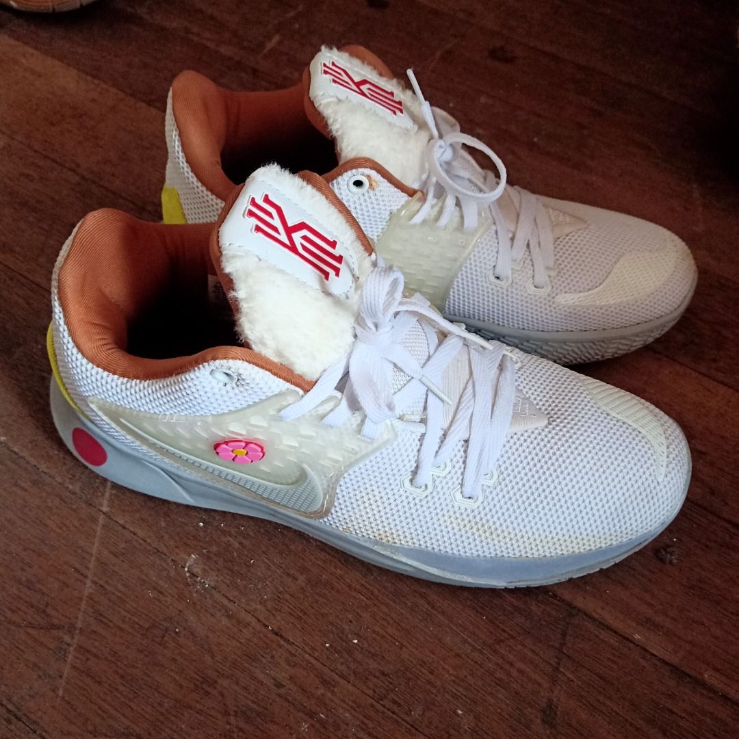 Sandy shoes kyrie hotsell