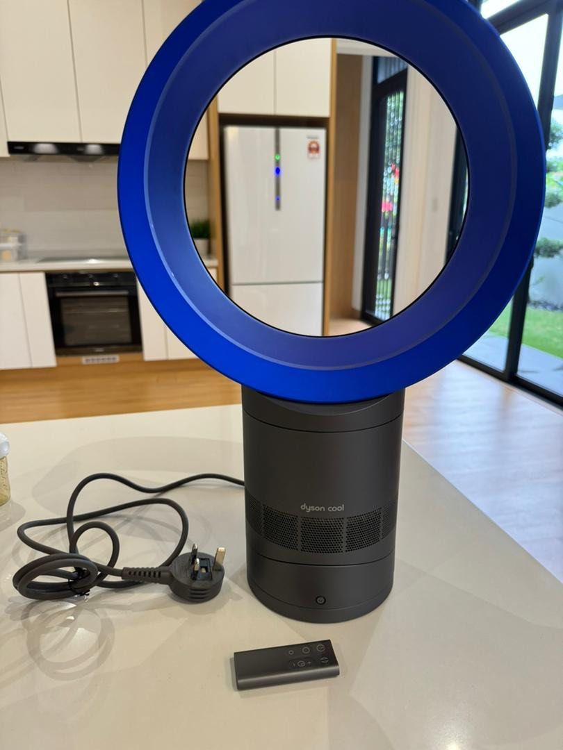 Dyson store wall fan