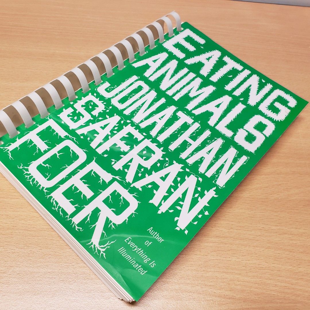 Eating Animals (Comb-binding version) （分類：小說及非小說）位於 Hong Kong。 由 namluap 提交（商品編號 1291491920，圖片 2）。簡介： Please note this is comb-bound with 100% of pages from the original book. This is NOT a photocopy of the original text. There is no underlines, highlights or markings. This is the most original and urgent book on the subject of food written this century. It will change the way you think, and change the way you eat. For good. Whether you're flirti