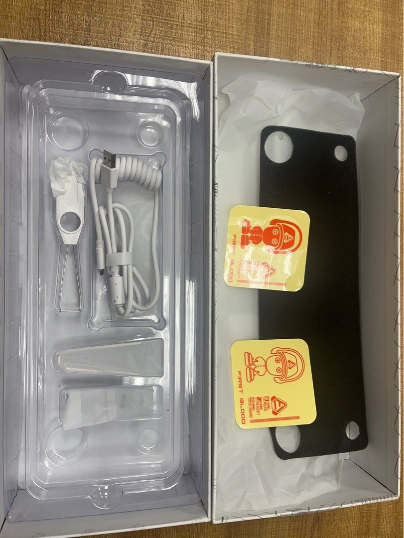 First blood B67 全透明機械鍵盤, 電腦及科技產品, 電腦周邊產品, 電腦鍵盤及相關產品在旋轉拍賣