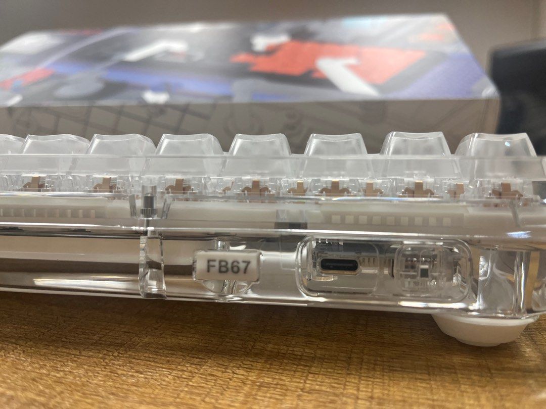 First blood B67 全透明機械鍵盤, 電腦及科技產品, 電腦周邊產品, 電腦鍵盤及相關產品在旋轉拍賣