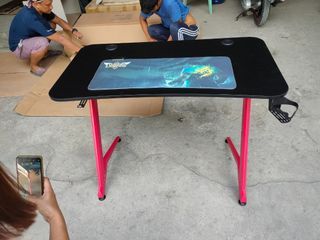 GAMING TABLE WITH FREE RGB MOUSEPAD