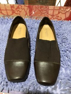 Gently Used Size 9.5 Ladies Shoes from Canada