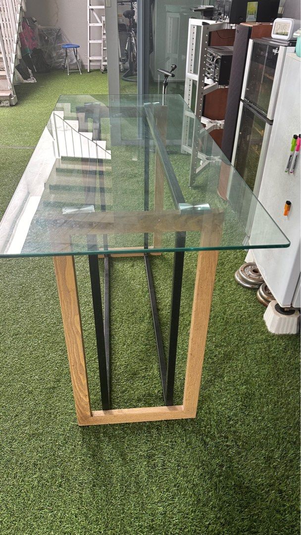 Glass Table - simple display (Category: Tables & Sets) located in Singapore. Submitted by arunvasudevan (Listing ID 1291471069, Image 1). Description: .
