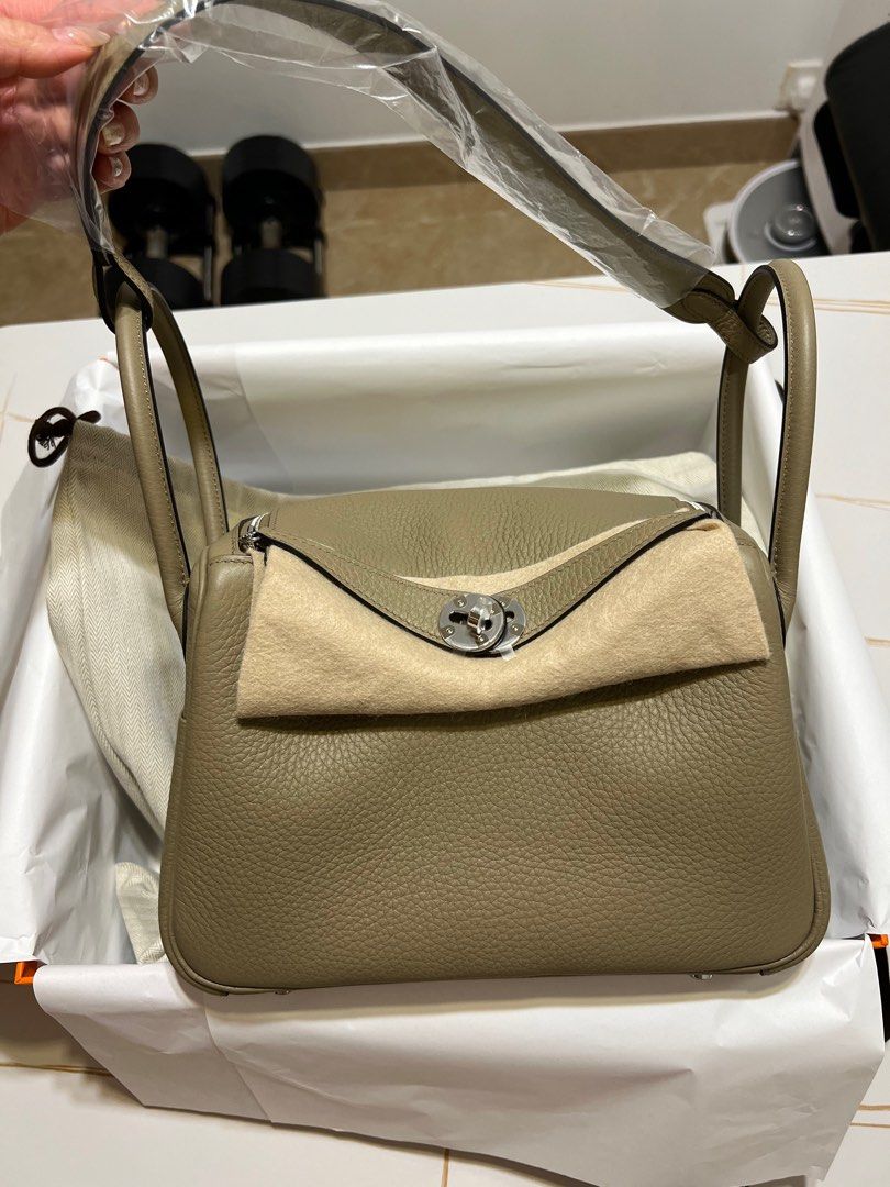 HERMES Lindy Hermes Lindy 26 Beige Marfa GHW Taurillon Clemence B