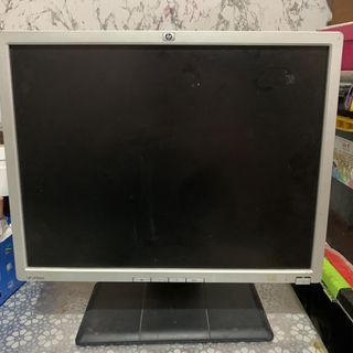HP LP2065 (Height Adjustable, Rotating Screen)