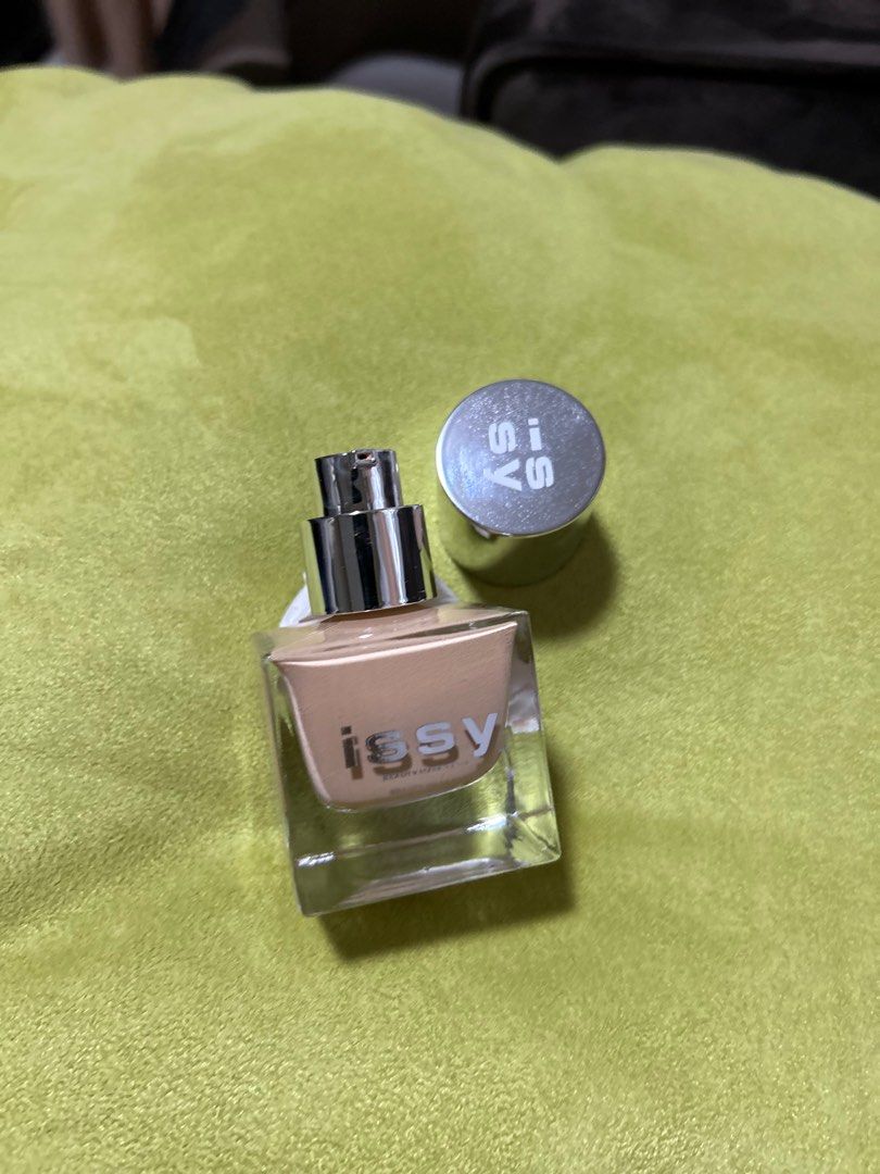 Issy & Co Liquid and Powder Foundation Bundle (Category: Makeup) located in Angeles City. Submitted by ljtfashion (Listing ID 1291389510, Image 2). Description: *Issy Powder Foundation in the shade Fawn- 80% Full - powder brush included is unused - surface of powder is sanitized already Price: 380 (original price is 494) *Issy Active Liquid Foundation- NL2 for neutral tone -90% full Price: 550(original price is 699) **Price is 900 if buyer will t