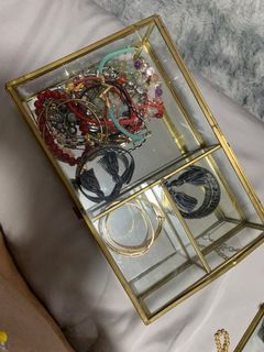 Jewelry organizer glass
