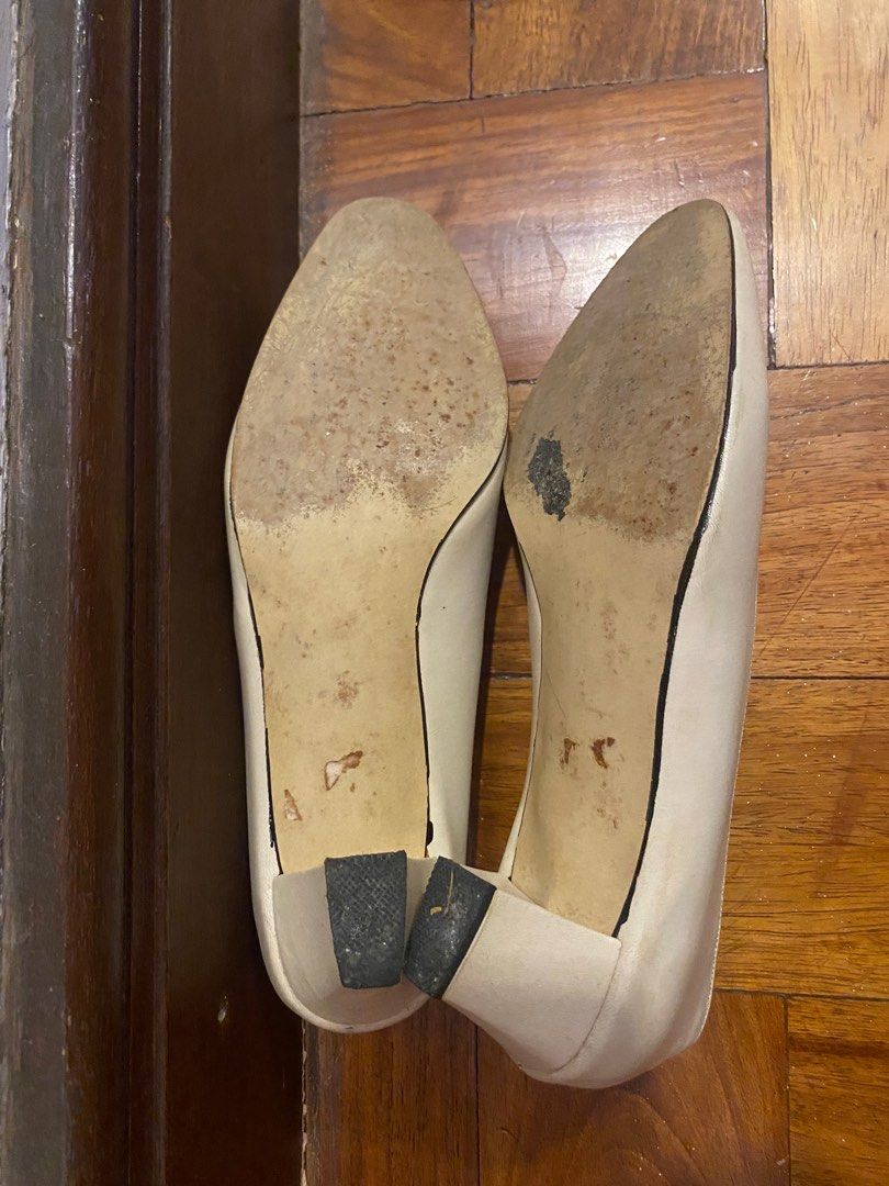 Leather heels (Category: Heels) located in Muntinlupa City. Submitted by basa35 (Listing ID 1291400786, Image 3). Description: Size 8.5 .