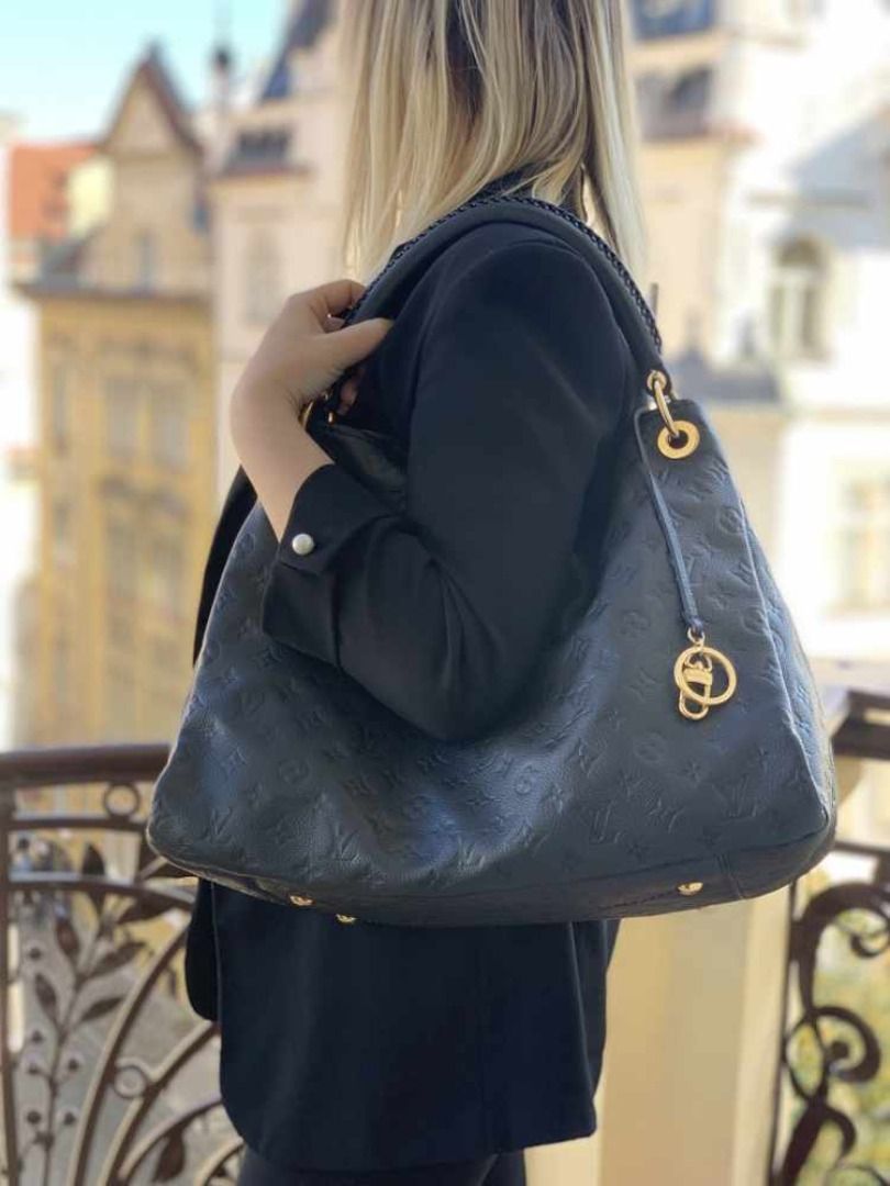 Louis Vuitton Artsy LV Empreinte (Category: Luxury Bags & Wallets) located in Paranaque City. Submitted by jentree (Listing ID 1291434766, Image 2). Description: Rank A No flaws Great roomy bag Authentic or money back .