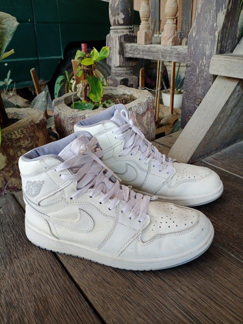 Sepatu Nike The Air Jordan Mid Goes Triple White Nike Air Jordan