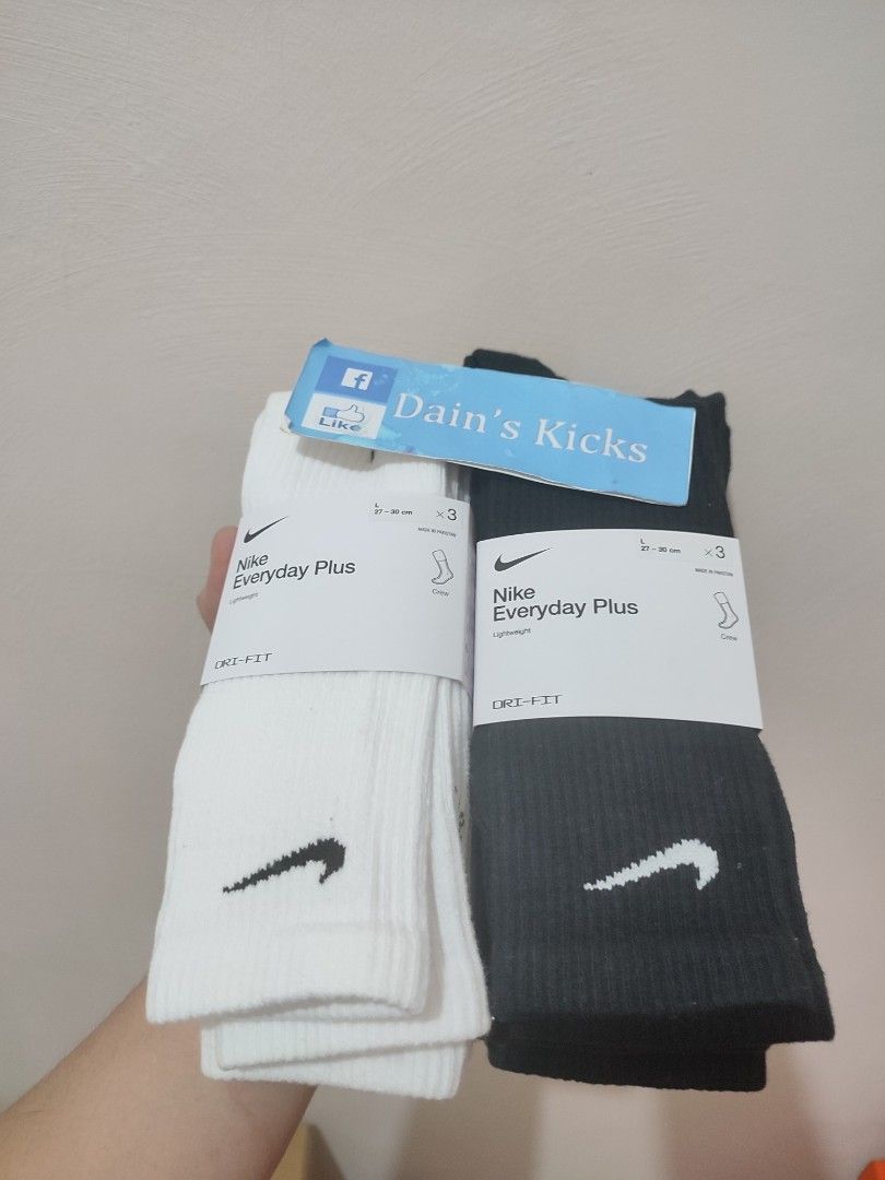 NIKE CREW SOCKS DRI-FIT (Category: Socks) located in Paranaque City. Submitted by dainskicks (Listing ID 1291539755, Image 1). Description: ORIGINAL & LEGIT 💯💯💯 NIKE CREW SOCKS DRI-FIT 🧦 SIZE: LARGE FIT TO 8-12 US mens COLOR: WHITE & BLACK P699 ONLY AVAILABLE ONHAND READY TO DELIVER PICK UP 📌 DON GALO CHINESE TEMPLE PARANAQUE.