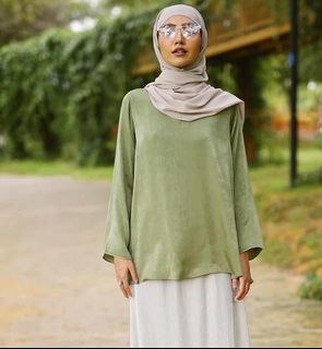 Tudungpeople Athleisure in Cherry L/XL, Women's Fashion, Muslimah Fashion,  Tops on Carousell