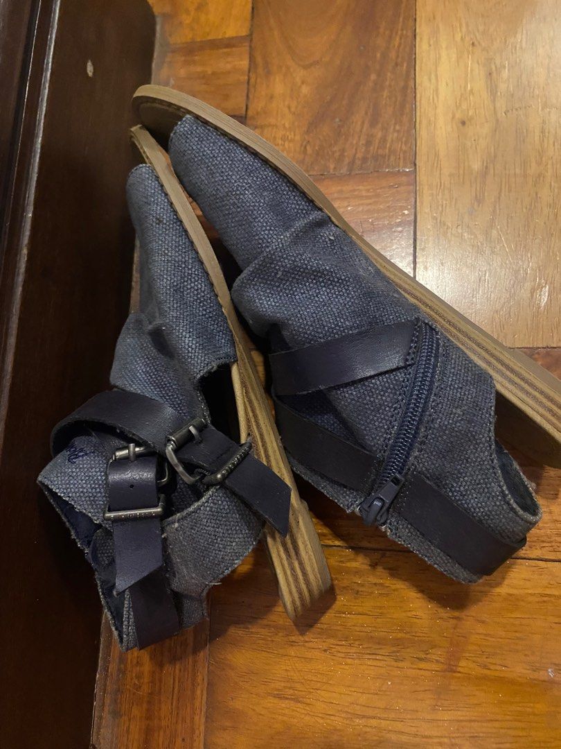 Payless blue sandals (Category: Sandals) located in Muntinlupa City. Submitted by basa35 (Listing ID 1291404573, Image 3). Description: From payless Size 8 1/2 .