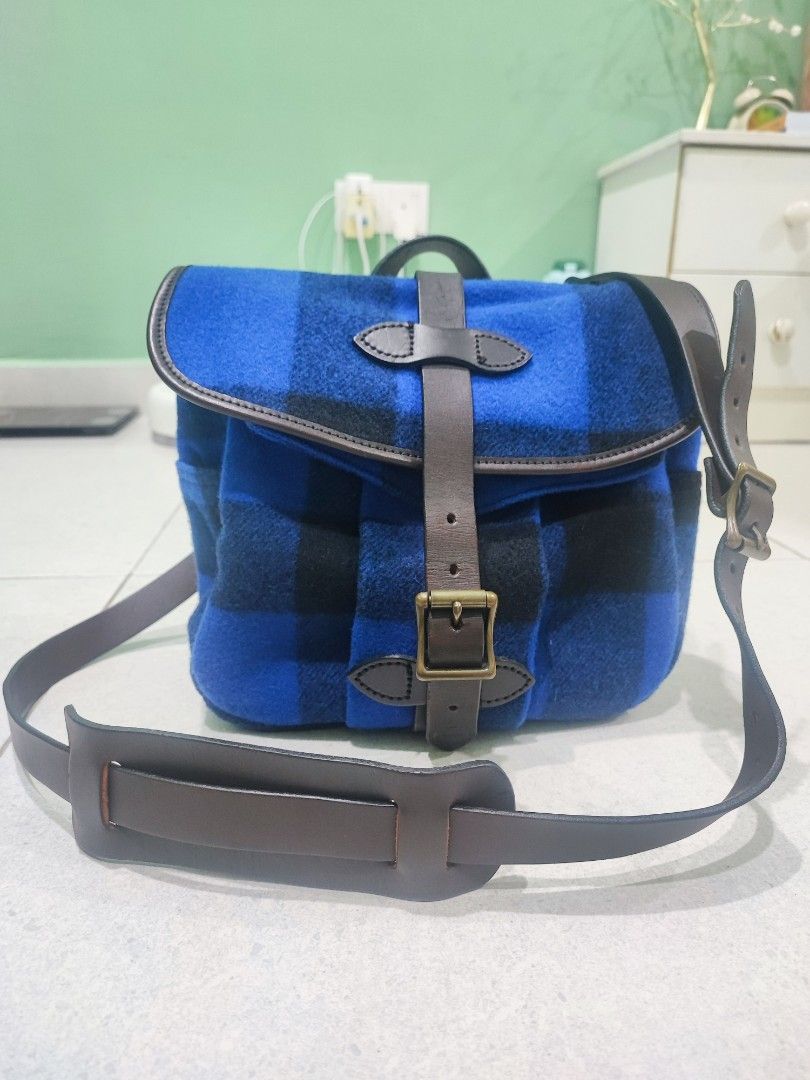 Filson sling bag top