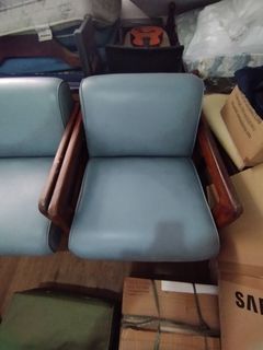RUSH !! 2 single sofa chairs