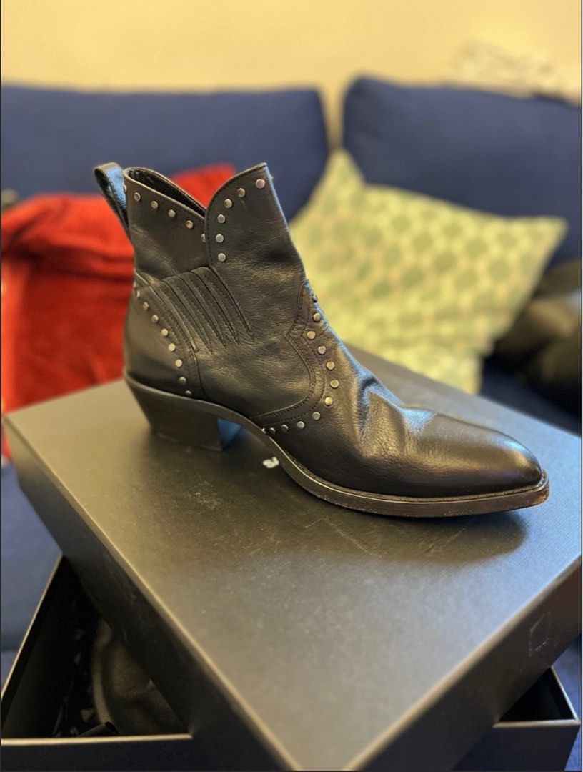 Saint laurent dakota boot top