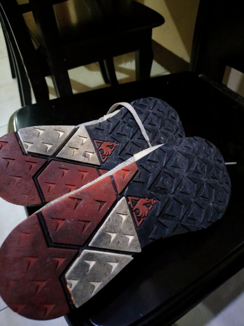 Sepatu le qog sportif ori Fesyen Pria Sepatu Sneakers di Carousell