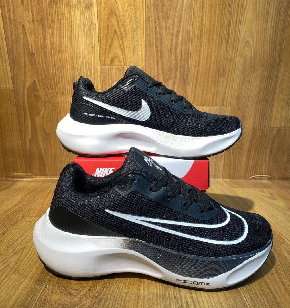 sepatu running nike zoom