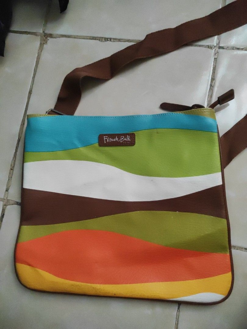 Sling bag merk french bull new york original Fesyen Wanita Tas Dompet di Carousell