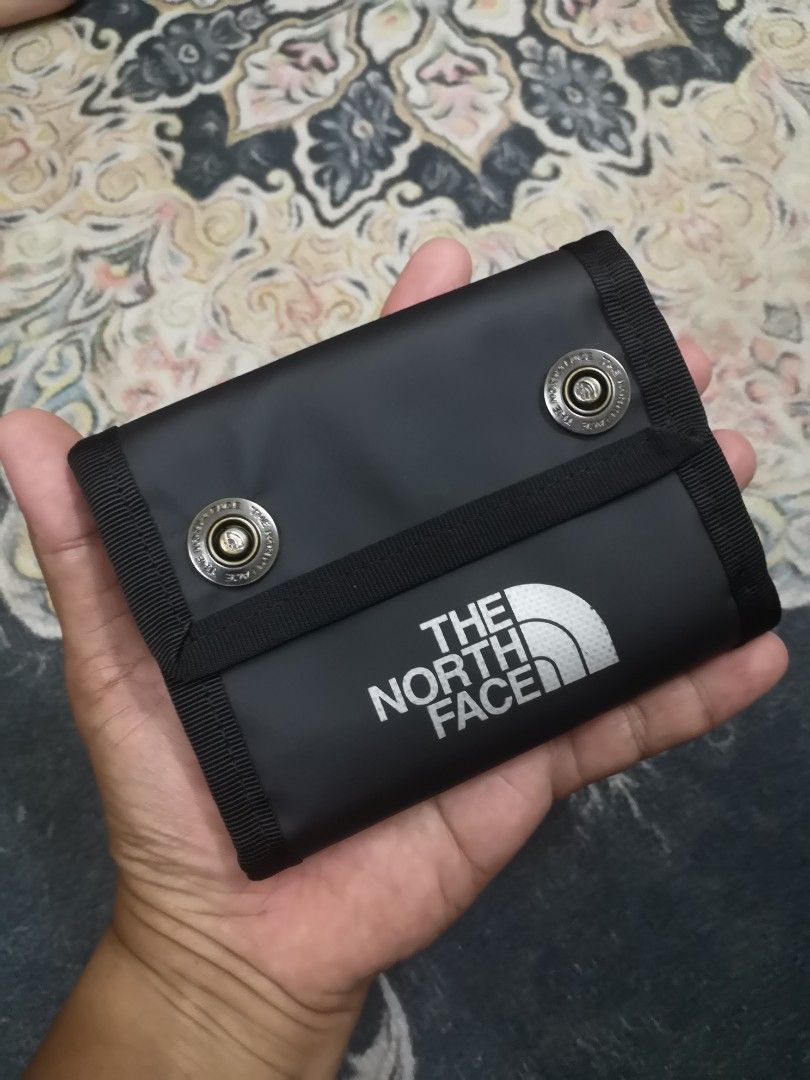 The north face shop bc dot wallet