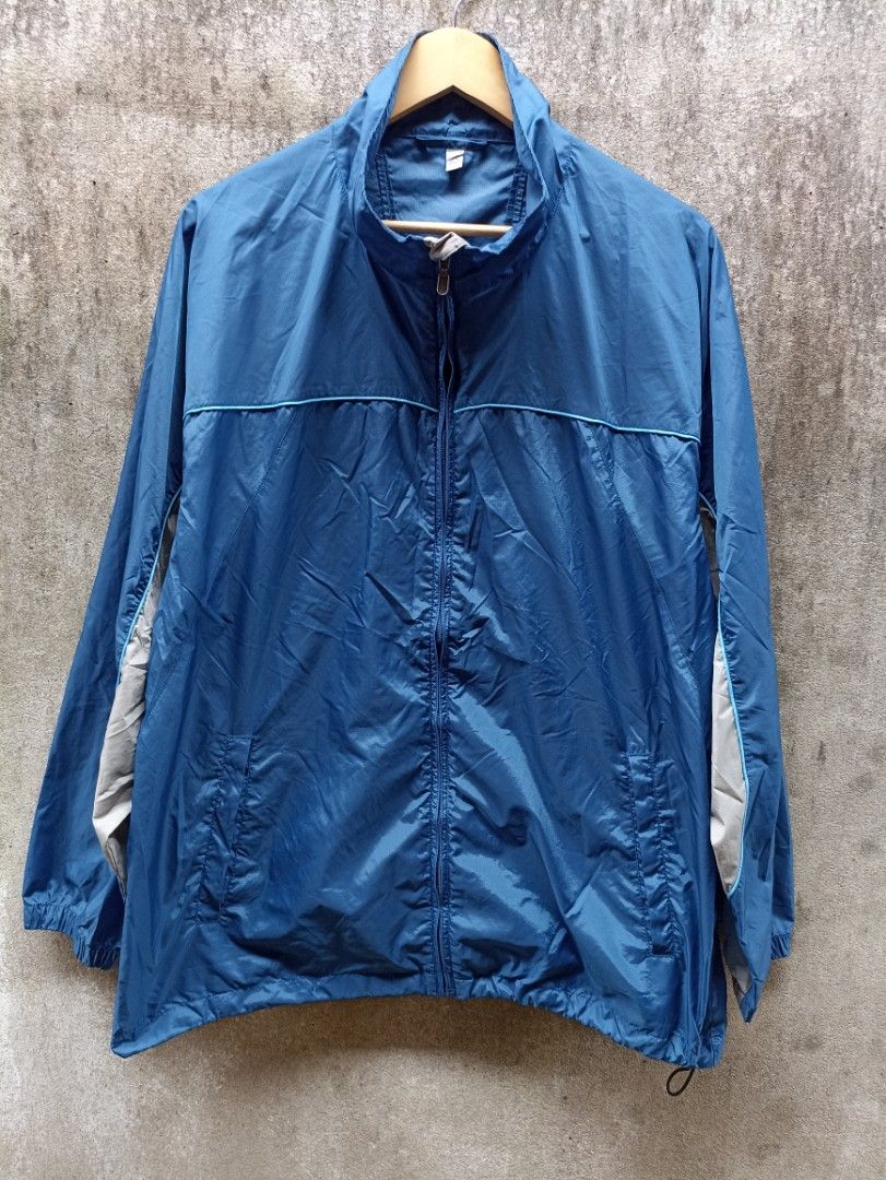 Uniqlo windbreaker zipper uniqlo running jacket Men s Fashion Coats Jackets and Outerwear on Carousell