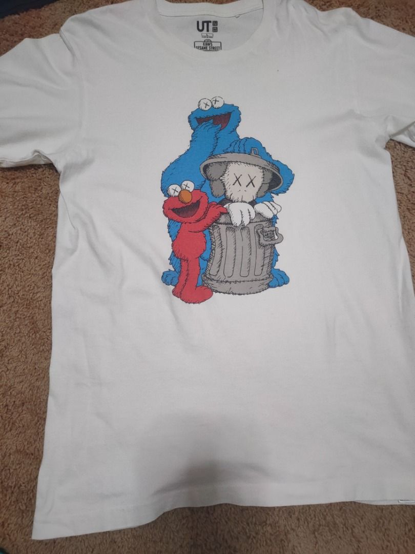 uniqlo x kaws (Category: Activewear) located in Quezon City. Submitted by monchito12 (Listing ID 1291489711, Image 1). Description: uniqlo x kaws size large needs wash 18/28.