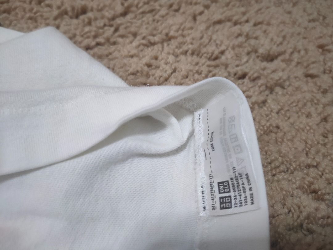 uniqlo x kaws (Category: Activewear) located in Quezon City. Submitted by monchito12 (Listing ID 1291489711, Image 3). Description: uniqlo x kaws size large needs wash 18/28.
