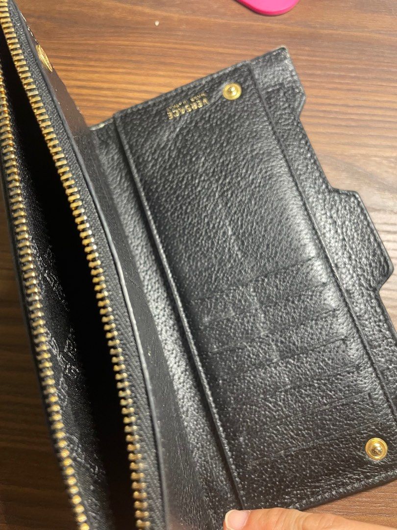 Versace (Category: Wallets & Card holders) located in Gelang Patah. Submitted by florencetmp (Listing ID 1291441504, Image 3). Description: Versace wallet for sales 💯 authentic. Bought in JPO .