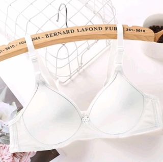 SHEIN Basics Bras (size 80C), Women's Fashion, New Undergarments &  Loungewear on Carousell