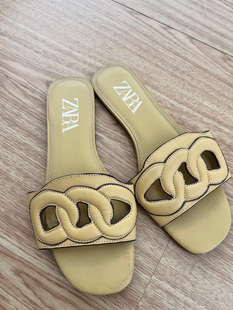 Zara (Category: Flats & Sandals) located in Mandaluyong City. Submitted by cris333 (Listing ID 1291394706, Image 3). Description: Size 7.