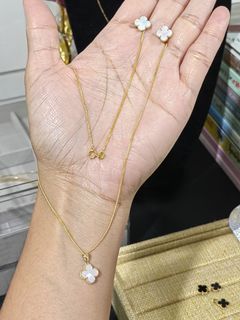 18k Saudi Gold White Clover Necklace & Earrings Set